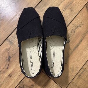 TOMS Women's Black Canvas Flats